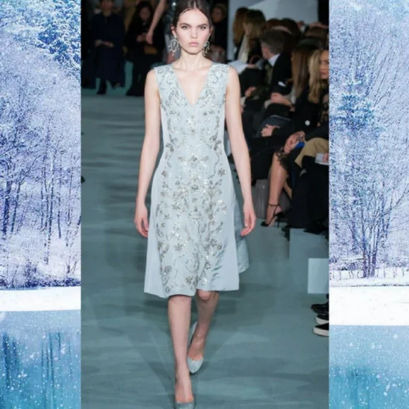 *$7,000 OSCAR DE LA RENTA EXCLUS SILK LIGHT BLUE CRYSTAL EMBROID RUNWAY DRESS 8